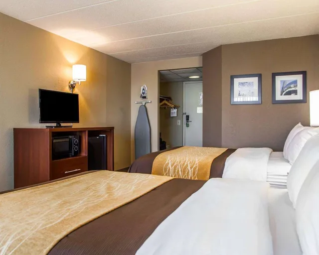 Room, 2 Double Beds, Quality Inn & Suites Orland Park - Chicago 3/3