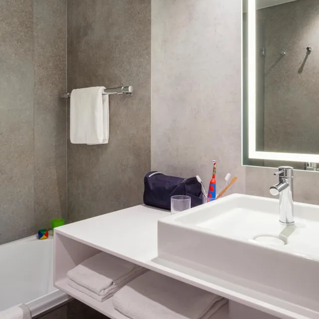 غرفة سوبيريور بسرير كوين مع أريكة، NOVOTEL LAUSANNE BUSSIGNY 10/10