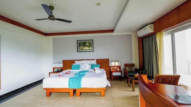 Premium, Queen Bed, Chandys Windy Woods 4/10