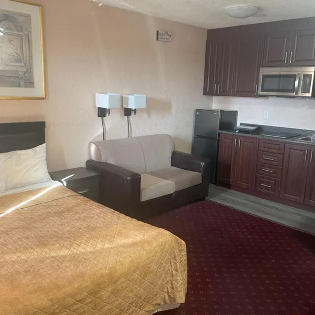 استوديو بسرير كوين، Niagara Lodge Suites 5/9