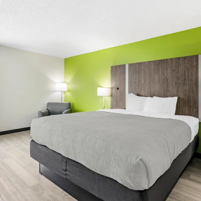 غرفة بسرير كينج بجاكوزي، Quality Inn Clarksville 3/9