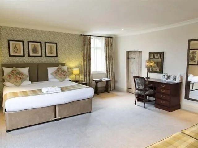 Luxury, Double Bed, Hadley Bowling Green Inn 2/2