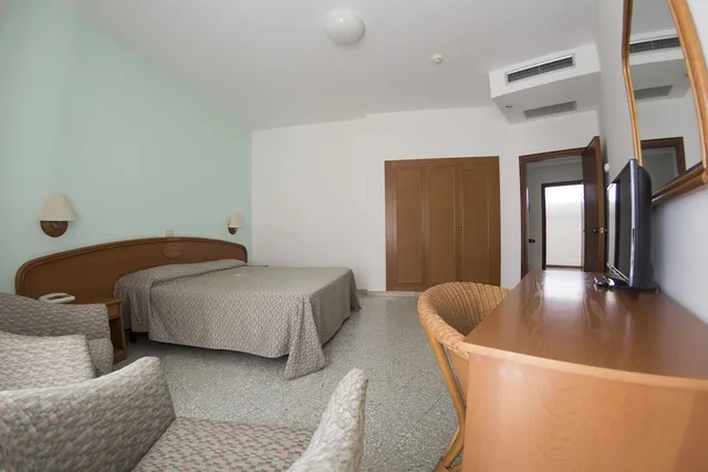 Room, Triple, 1 Double and 1 Single Bed, Sea View, Eden 3/8