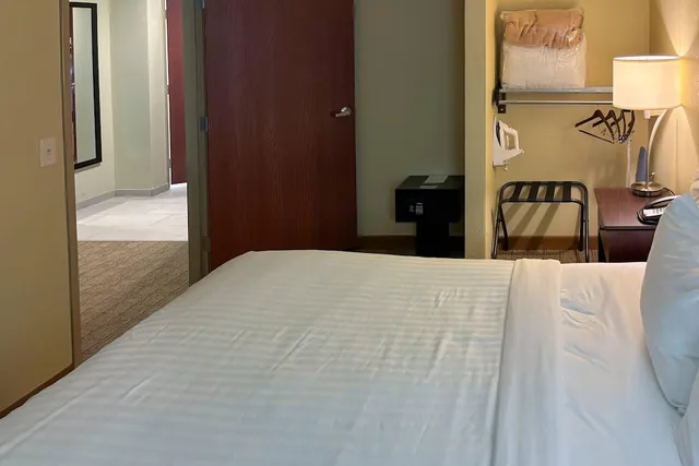 جناح بسرير كينج مع أريكة لذوي الإعاقة، Quality Inn Quinter I-70 2/7