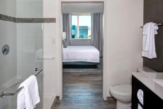 جناح بسرير كينج مع أريكة، Residence Inn Miami Beach Surfside 5/6