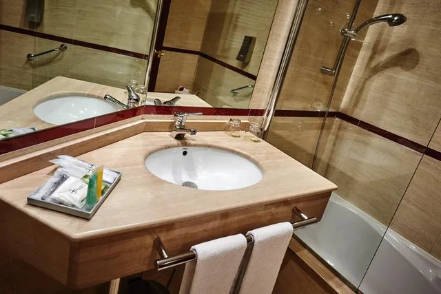 Room, Double Bed, with Child Extra Bed، Gran Hotel De Ferrol 4/4