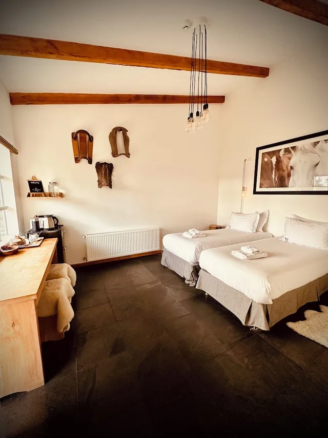 Comfort, Twin Beds, Courtyard View, El Establo 2/3
