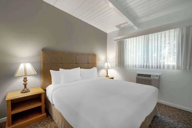 Town House, Multiple Beds, Sofa, Living Area, Kitchen، Best Western Plus Santa Barbara 1/4