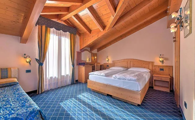 غرفة عائلية بسرير مزدوج وسرير بطابقين، Hotel Madonna Delle Nevi 1/3