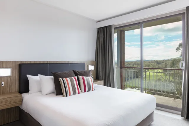 Fairway Room, King and Twin Beds، RACV Goldfields Resort 1/6