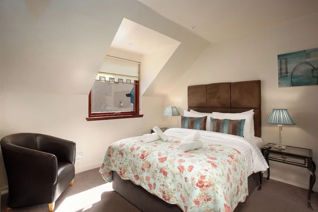 Compact, Double Bed، Rosemount Hotel 2/4
