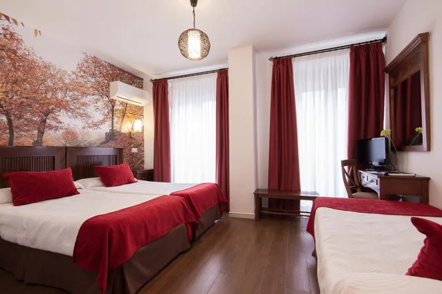 غرفة بسرير مزدوج مع سرير إضافي، Hotel El Tajo and Spa 5/10
