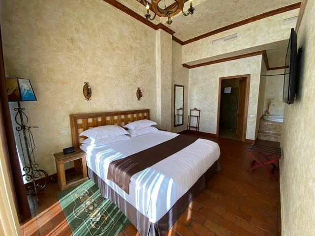جناح ملكي بسرير كينج بإطلالة على الجبل، CAUCASUS HOTEL 1/4