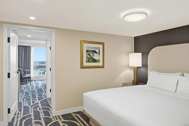 2 Bedrooms, Suite, 2 King Beds, Falls View، Embassy Suites By Hilton Niagara Falls Fallsview 1/5