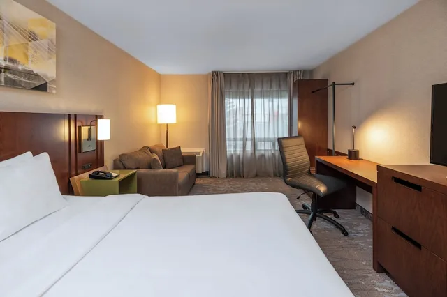 غرفة بسرير كينج لذوي الإعاقة، Comfort Inn Parry Sound 4/6
