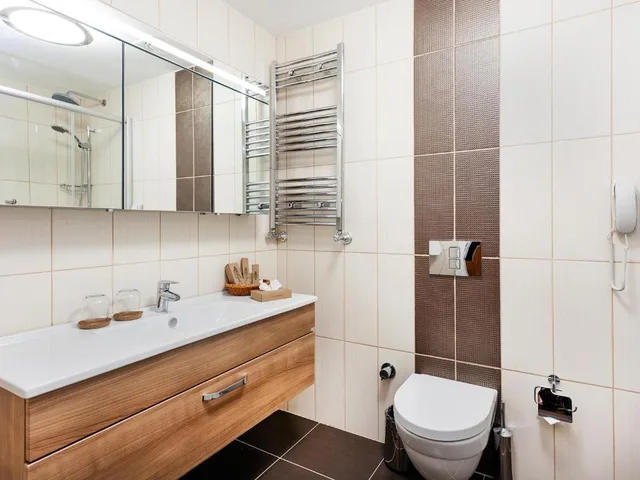 جناح جونيور بسرير كوين مع أريكة، Nidya Hotel Esenyurt 3/6