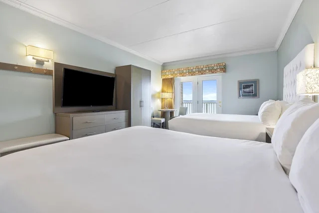 Room, 2 Queen Beds, Bay View, Kitchenette، Cherry Tree Inn & Suites 3/6