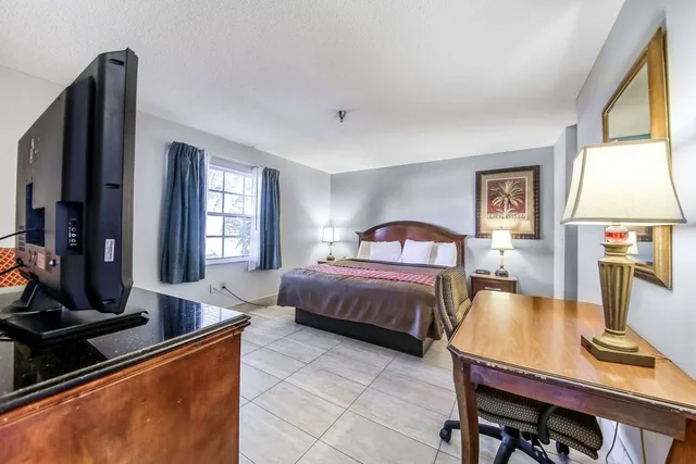 جناح بسرير كينج، Rodeway Inn & Suites Haines City - Winter Haven 1/2