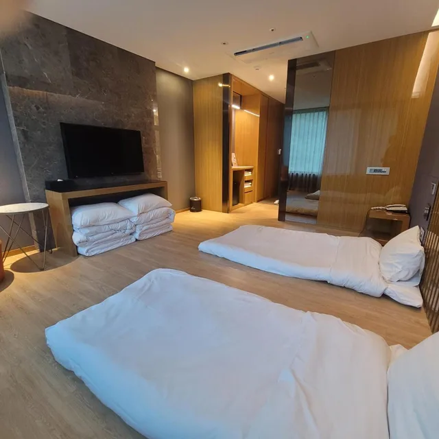Deluxe Ondol, Traum Valley Hotel (ex. Jeongseon Grand Intoraon Hotel) 3/4