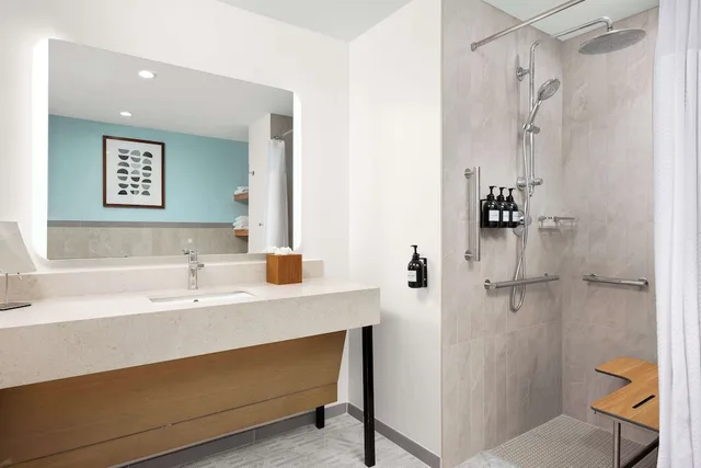 غرفة بسريرين كوين بإطلالة على البحر بشرفة لذوي الإعاقة، The Hiatus Clearwater Beach Curio Collection by Hilton 3/4