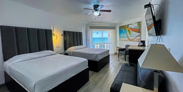 Deluxe, Multiple Beds, Partial Ocean View, Balcony، Playa Bonita Resort 1/5