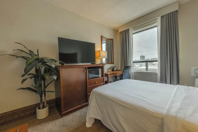 City, Double Bed، Prince Arthur Waterfront Hotel & Suites 1/8