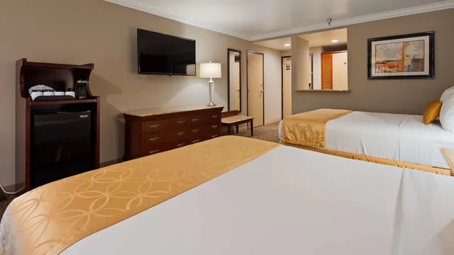 غرفة قياسية بسريرين كوين لذوي الإعاقة، Best Western Plus Newport Mesa Inn 1/7