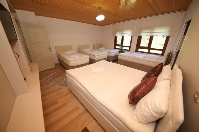 6 Bedrooms, Standard, 1 Double and 4 Single Beds، Emiroglu Konak 1/3