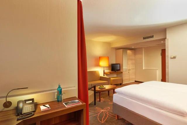 جناح جونيور، H+ HOTEL HANNOVER 5/6