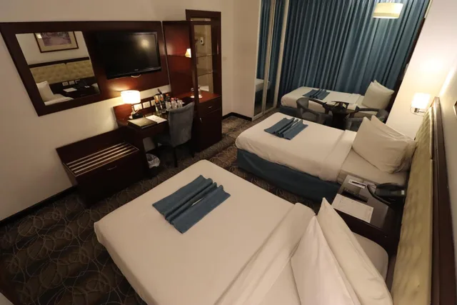 غرفة ثلاثية، LARSA HOTEL 1/9