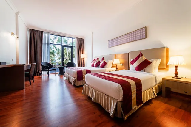 غرفة ديلوكس عائلية بسرير كينج وسرير فردي، Tunamaya Beach Spa Resort Desaru Coast 1/1