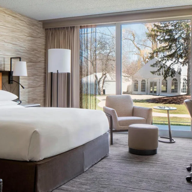 غرفة بسرير كينج بحوض استحمام لذوي الإعاقة، Lincolnshire Marriott Resort 10/10