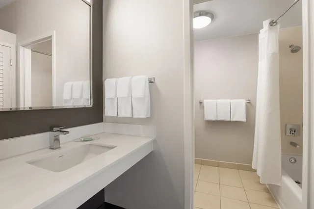 غرفة بسريرين مزدوجين لذوي الإعاقة، Courtyard Minneapolis-St. Paul Airport 4/6