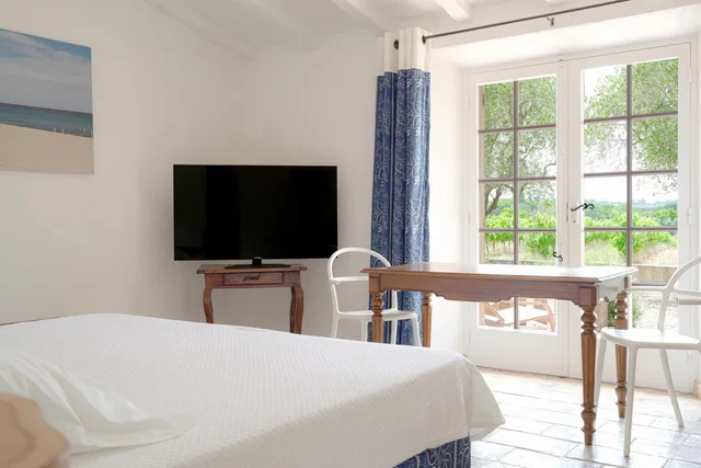 غرفة سوبيريور بإطلالة على الحديقة بشرفة، Hotel La Figuiere 1/2