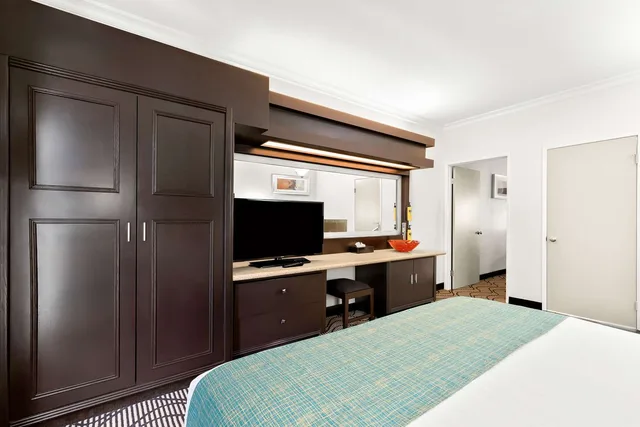 Loft, Suite, 2 King Beds, Sofa, Balcony، Best Western Plus Irvine Spectrum Hotel 4/6