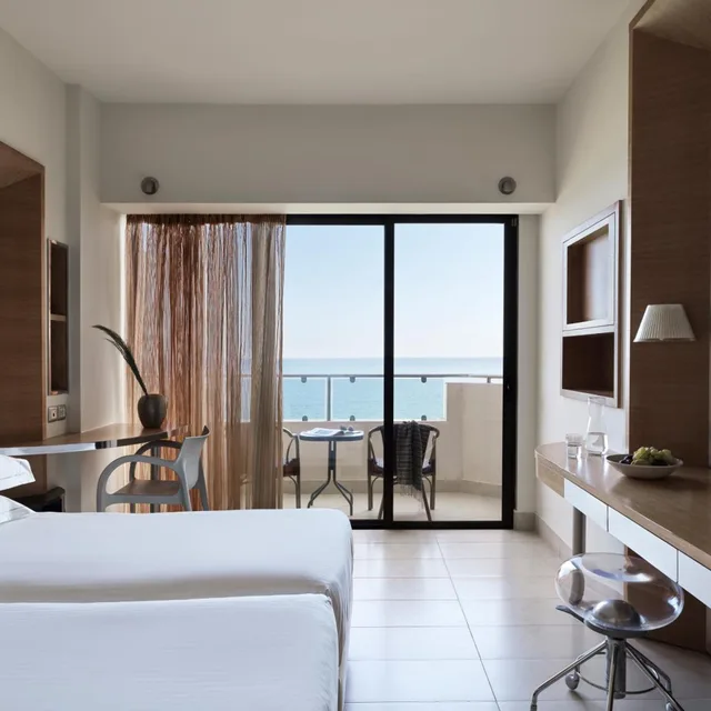 غرفة قياسية بإطلالة على البحر، Esperos Palace Resort & Spa 2/9
