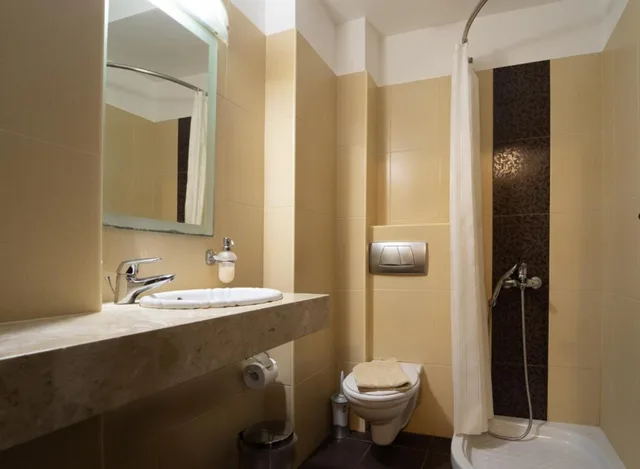 جناح بإطلالة على المسبح، GOLDEN ROSE SUITES 3/4