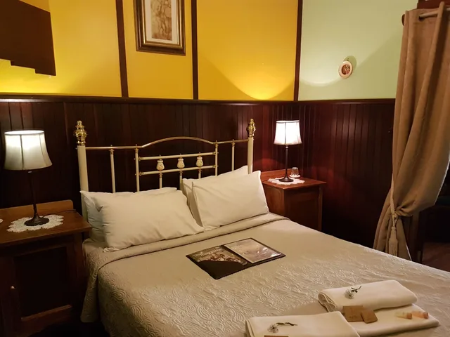 Courtyard, Queen Bed، Bridgefield Guest House 2/5
