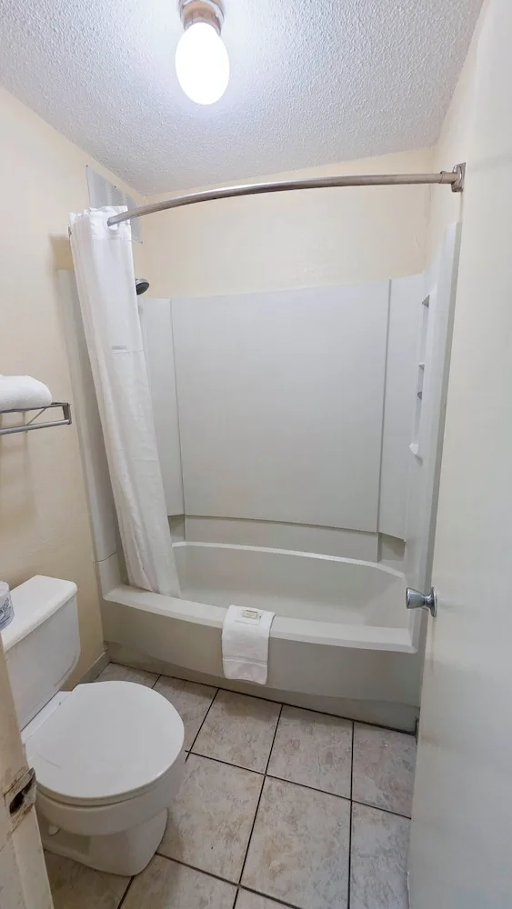 غرفة بسريرين كوين، Days Inn & Suites by Wyndham Marshall 4/4