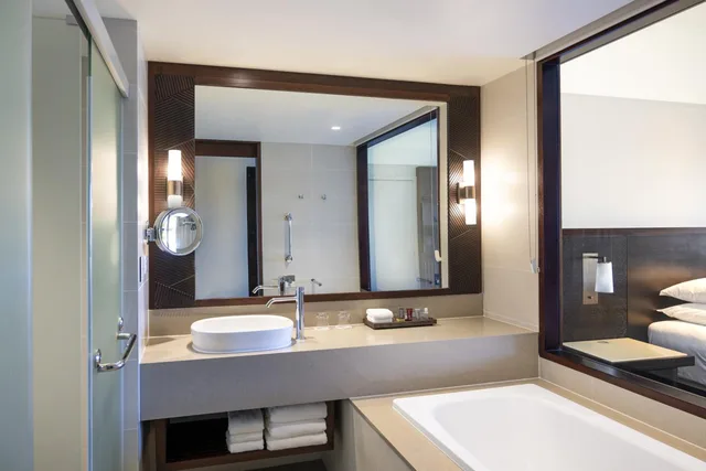 Guest Room, 2 Double Beds, Lagoon Front, Balcony، Fiji Marriott Resort Momi Bay 2/3