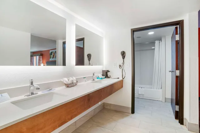 جناح بسرير كوين مع أريكة للمدخنين، Best Western Statesville Inn 1/1