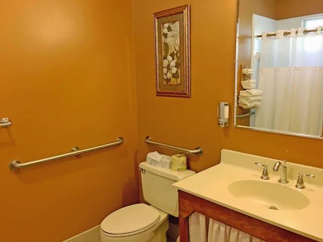 House, King Bed, Highland Lake Inn & Resort 5/9