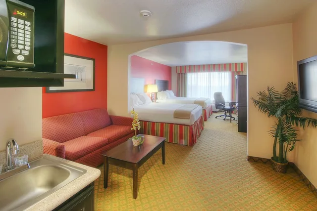 جناح بسريرين كوين، Holiday Inn Express Hotel Suites Tucumcari 2/2