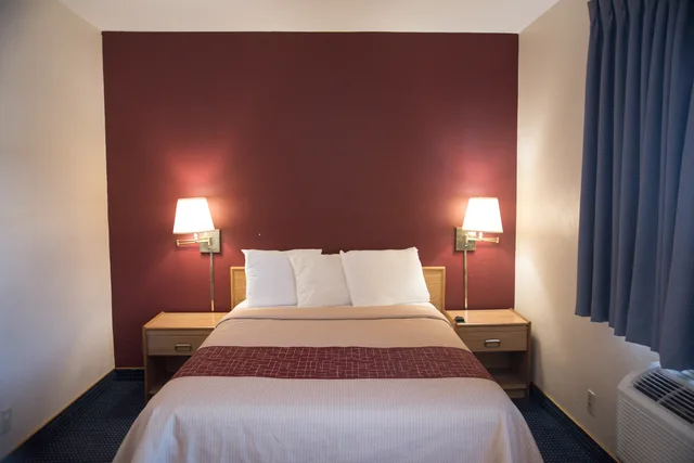 Deluxe, 3 Queen Beds, Red Roof Inn Blythe 2/5