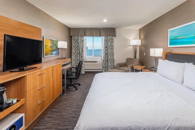 غرفة بسرير كينج بإطلالة على النهر، Holiday Inn Express Annapolis East-Kent Island 1/5