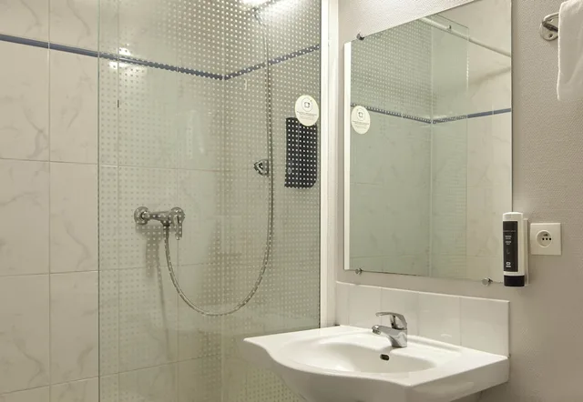 غرفة بسرير مزدوج لذوي الإعاقة، B&B HOTEL Saclay 2/2
