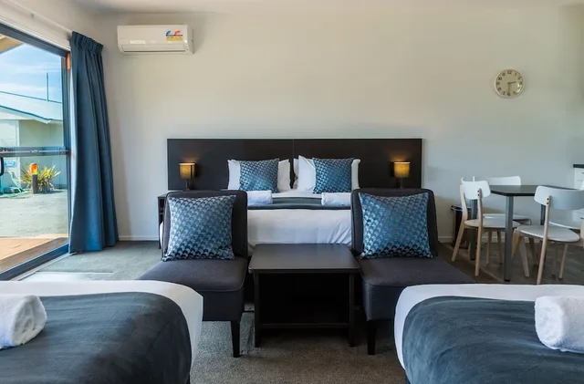 Select, King and Twin Beds، North South Holiday Park 4/10