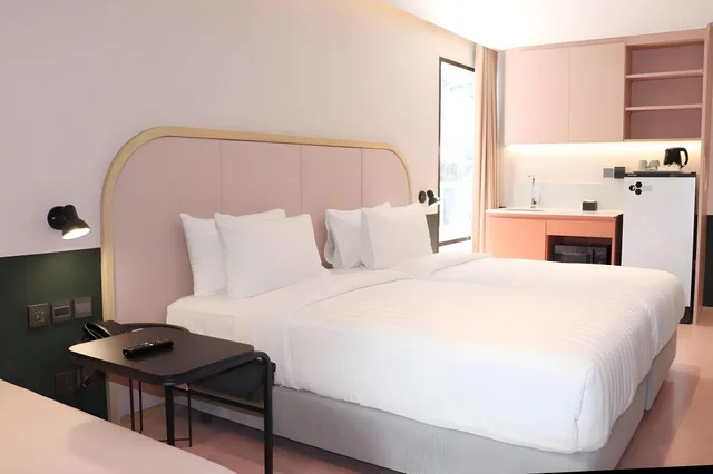 Deluxe Twin Room, The Quarter Ratchathewi by UHG 1/1