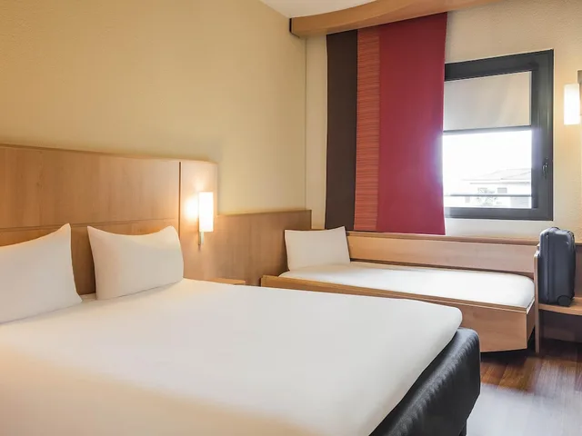 غرفة قياسية بسرير مزدوج وسرير فردي، Ibis Milano Malpensa Aeroporto 1/6