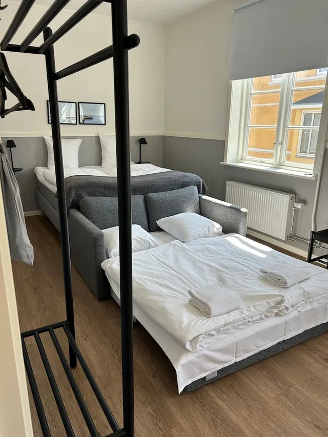 غرفة قياسية رباعية بسرير مزدوج مع أريكة، Herman Bang Bed And Breakfast 6/10